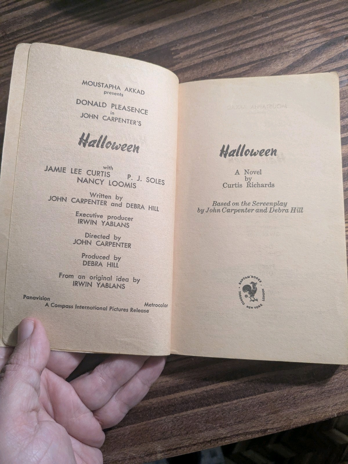 Halloween Movie Novelization by Curtis Richards A Bantam Book Paperback 1979