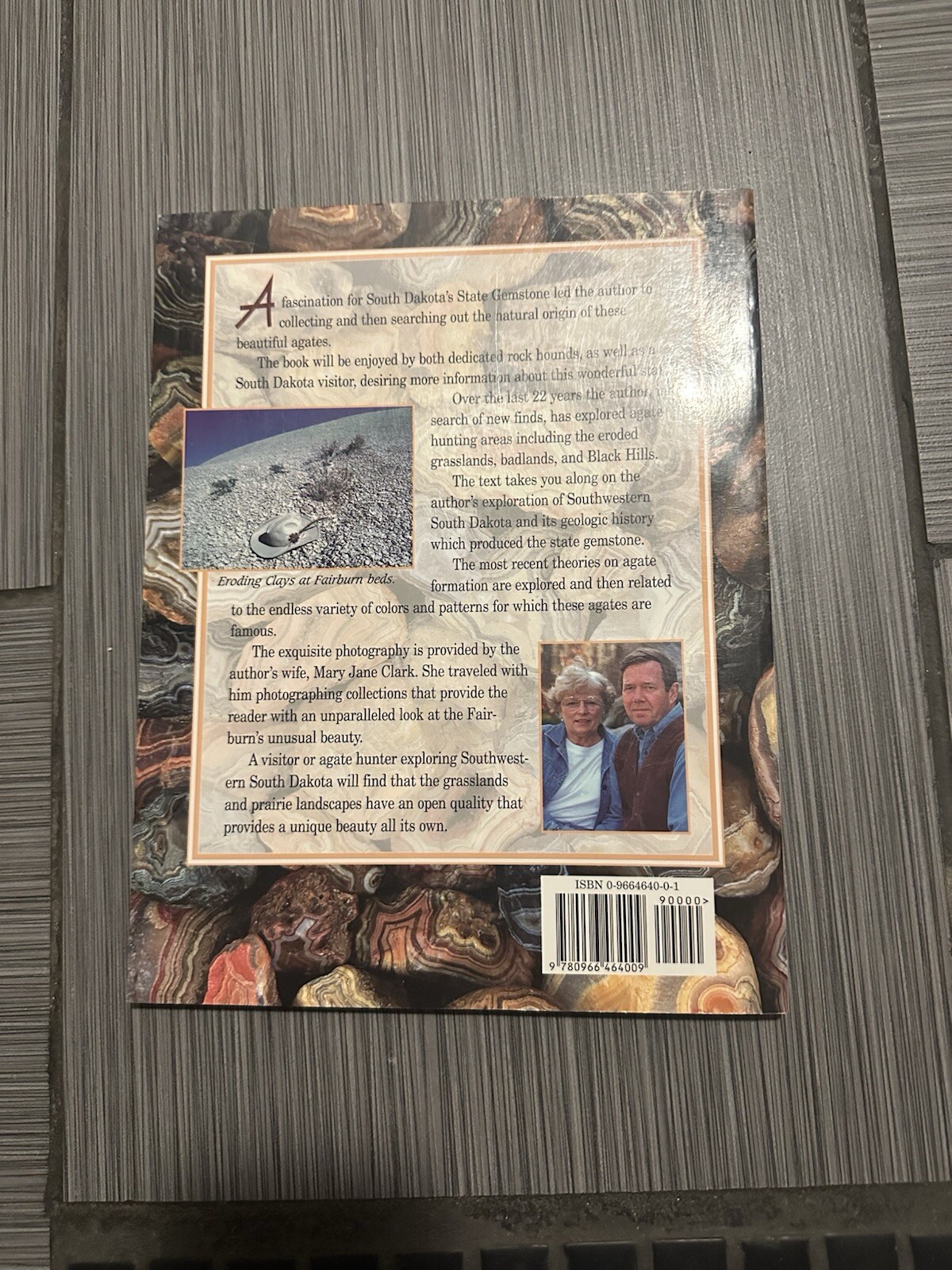 South Dakota’s Fairburn Agate by Roger Clark 1998 First Edition – GIFT QUALITY
