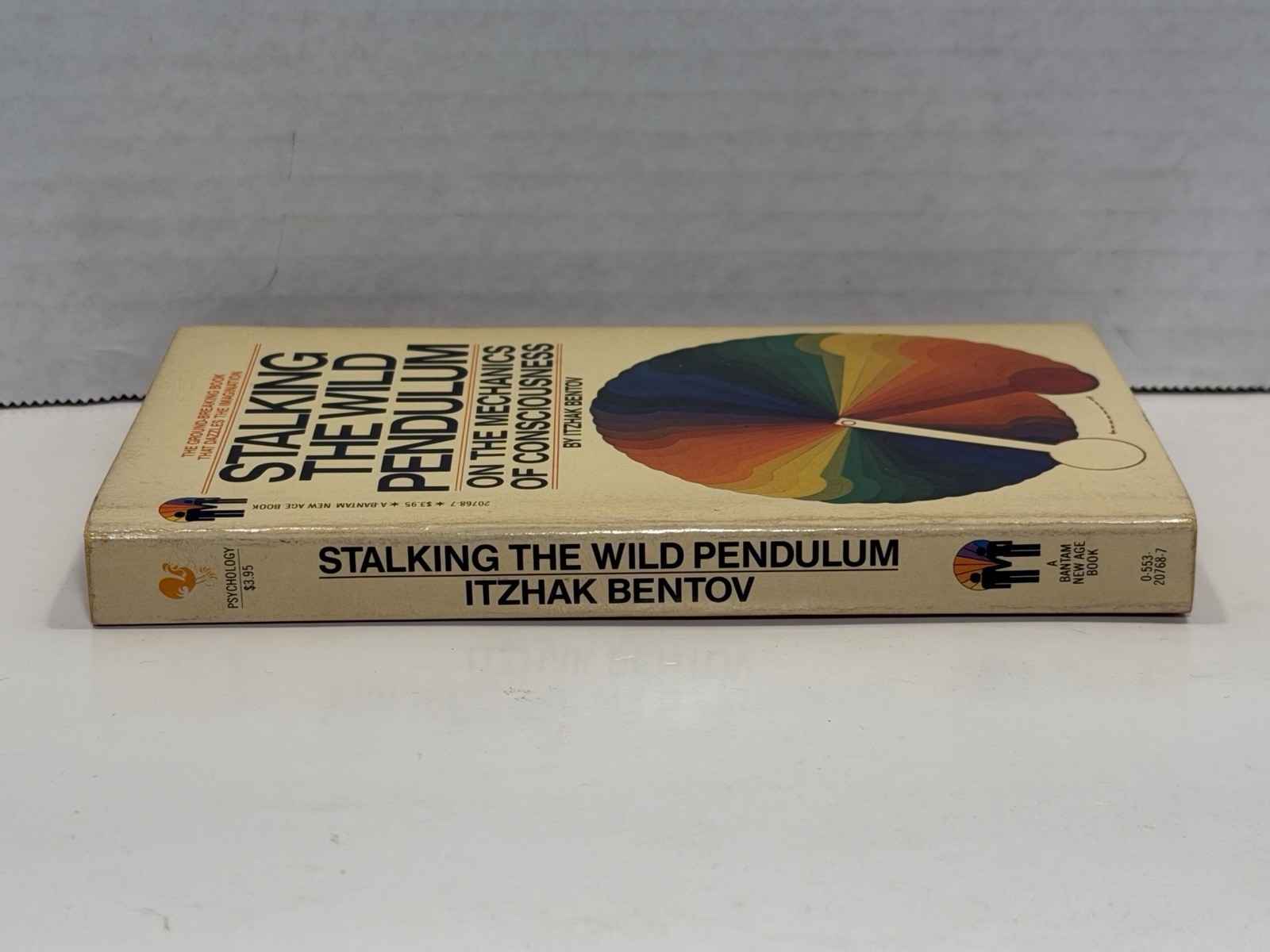 Stalking The Wild Pendulum: Mechanics Of Consciousness – Itzhak Bentov, 1981