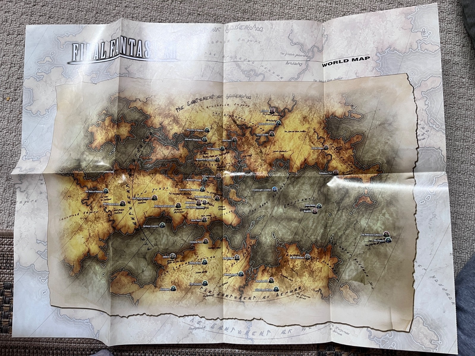 Final Fantasy XII Art Collection book and map-Square Enix 2006