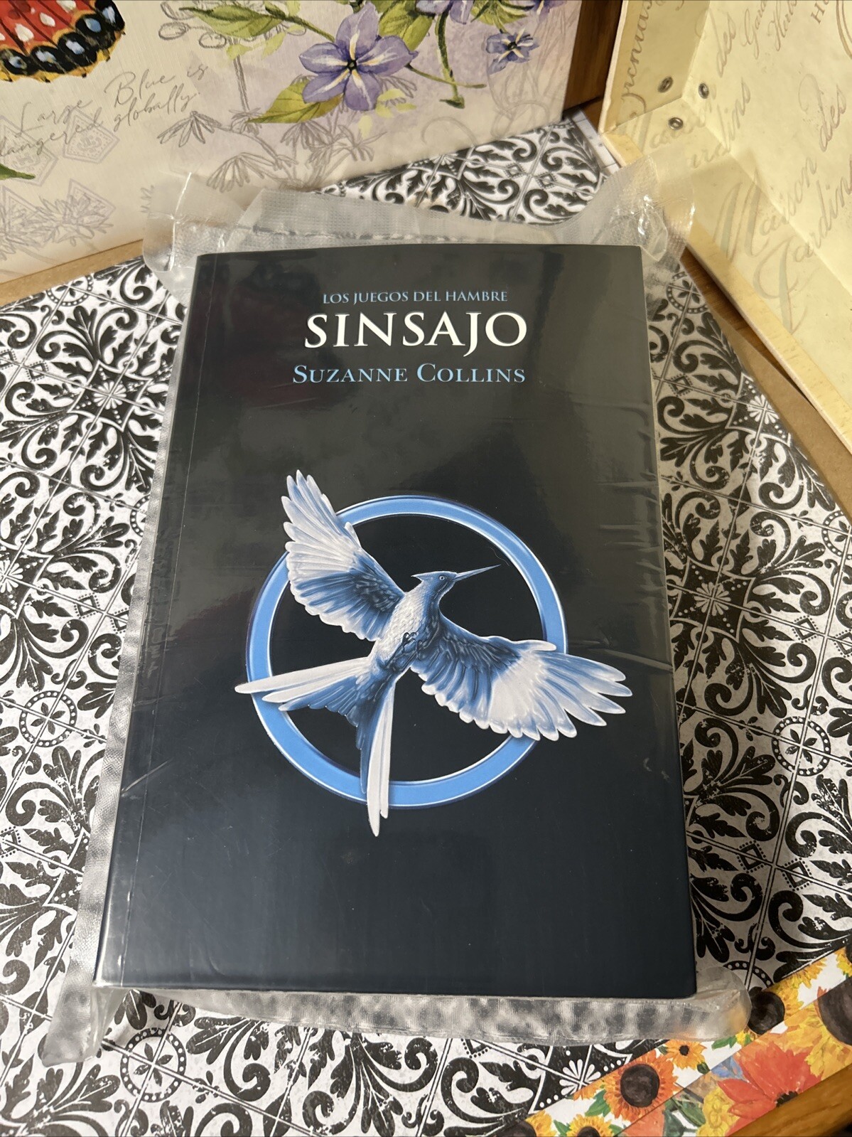 Sinsajo & En Llamas by Suzanne Collins Paperback Set 2 Books Spanish Edition
