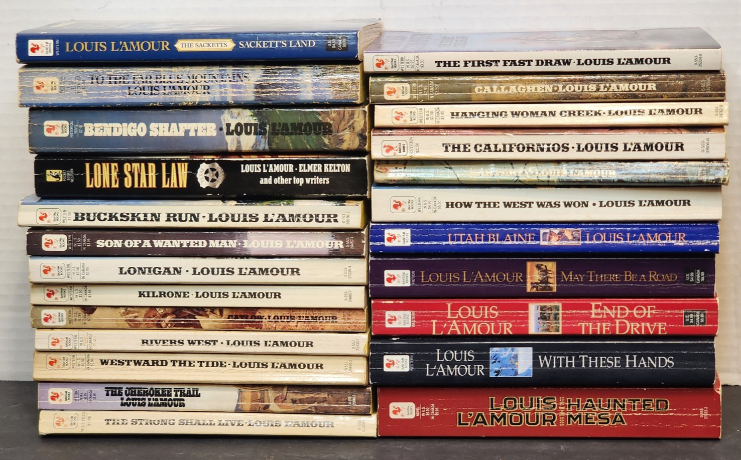 LOUIS L’AMOUR MIXED LOT OF 24 PAPERBACK BOOKS SOME SACKETT BOOKS AND MORE