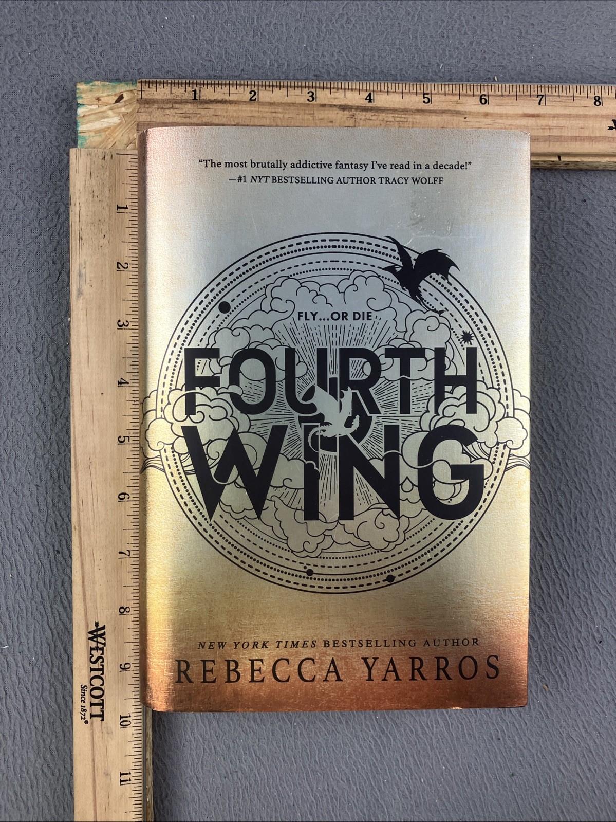 Fourth Wing – Hardcover By Yarros, Rebecca – VERY GOOD