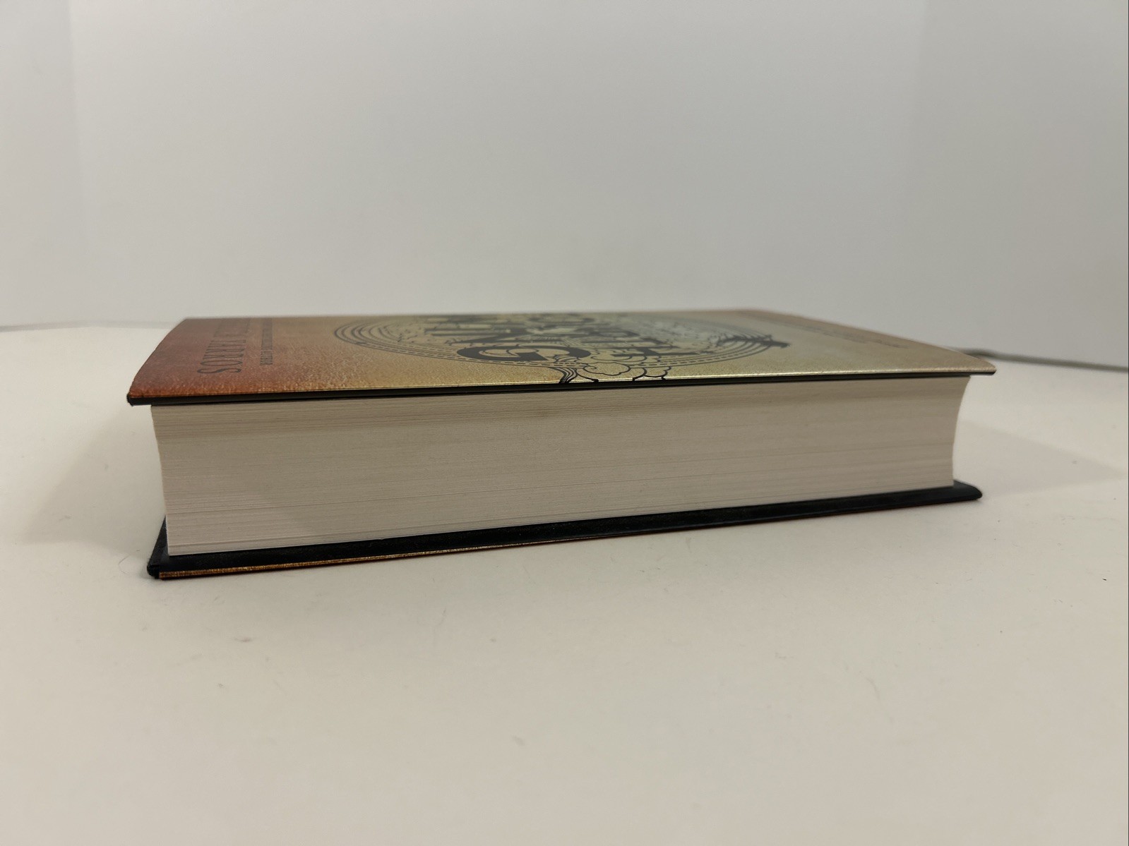 Fourth Wing – Hardcover By Yarros, Rebecca – VG
