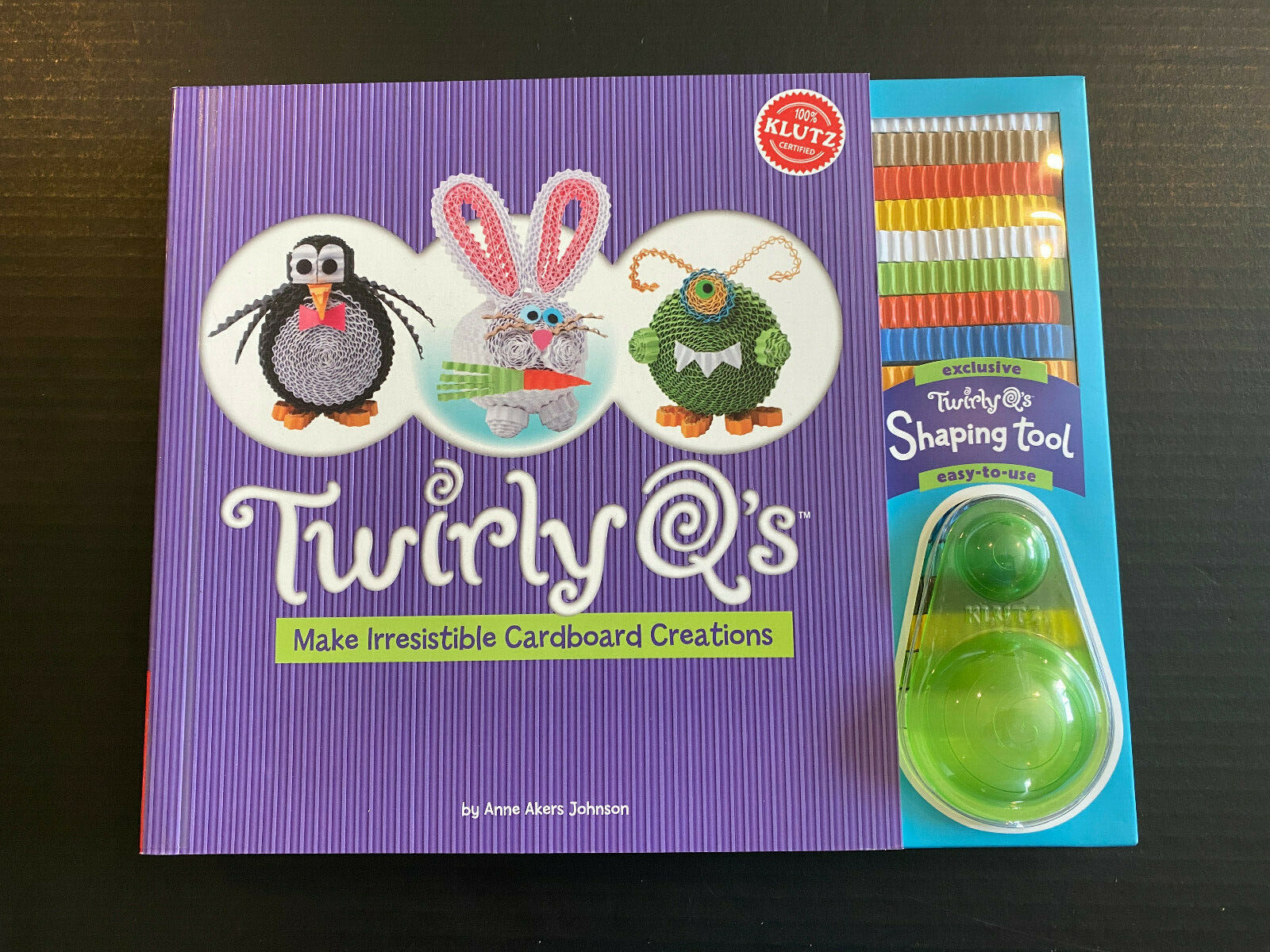 Twirly Q’s: Make Irresistible Cardboard Creations by Anne Akers Johnson