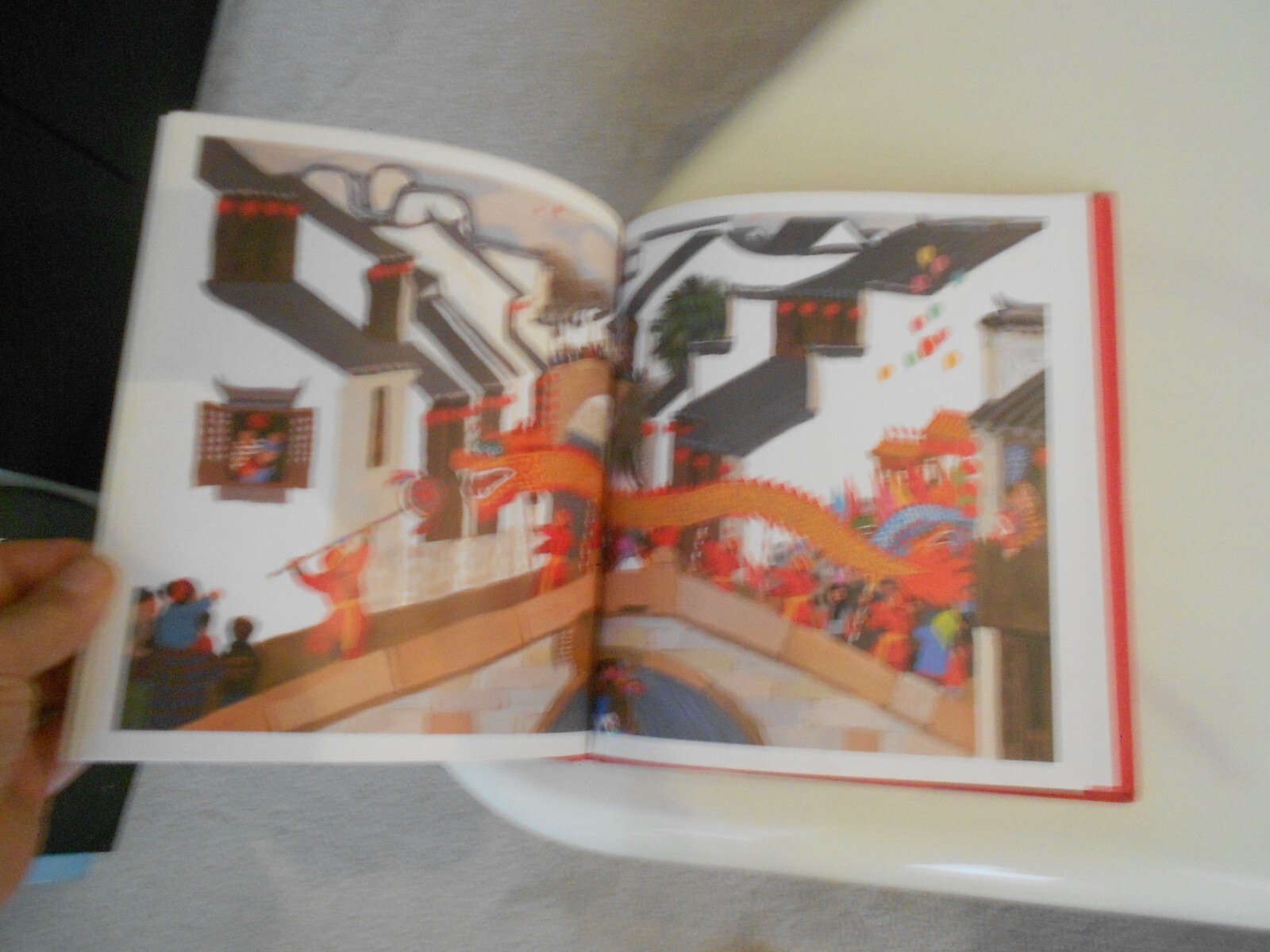 A New Year’s Reunion A Chinese Story by Yu Li-Qiong 2011 Hardcover