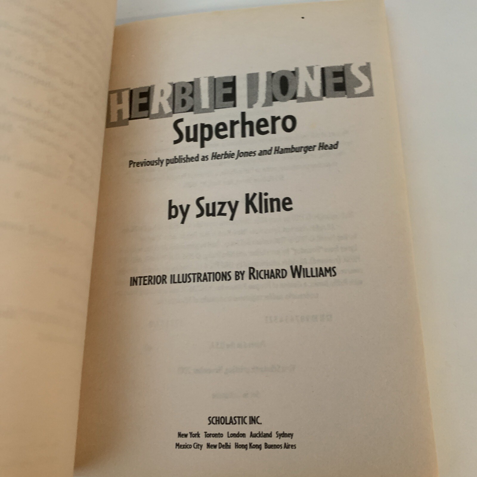 HERBIE JONES-SUPER HERO-SUZY KLINE-SCHOLASTIC-111 PAGES-NOVEMBER 2001