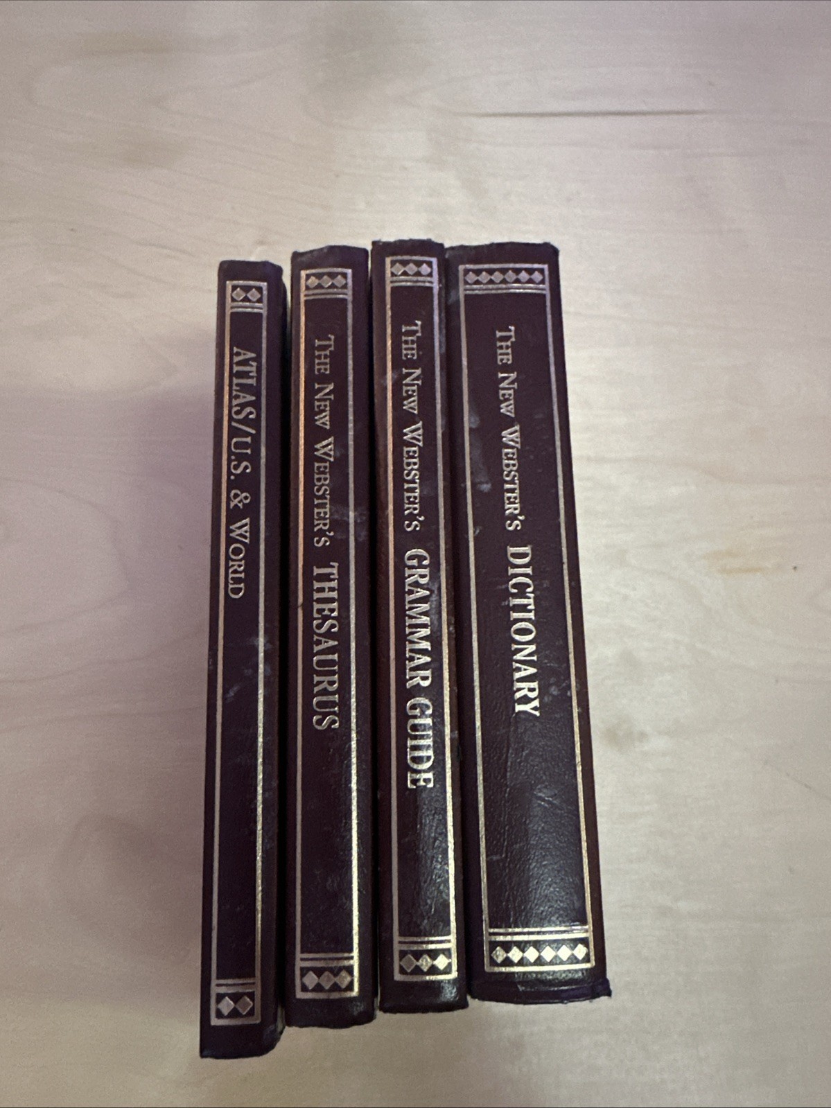 1990 The New Webster’s Library of Practical Information Set Lexicon Publications