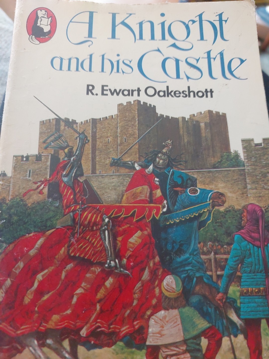 A Knight and His Castle (Beaver Books) By R Ewart Oakeshott PAPERBACK