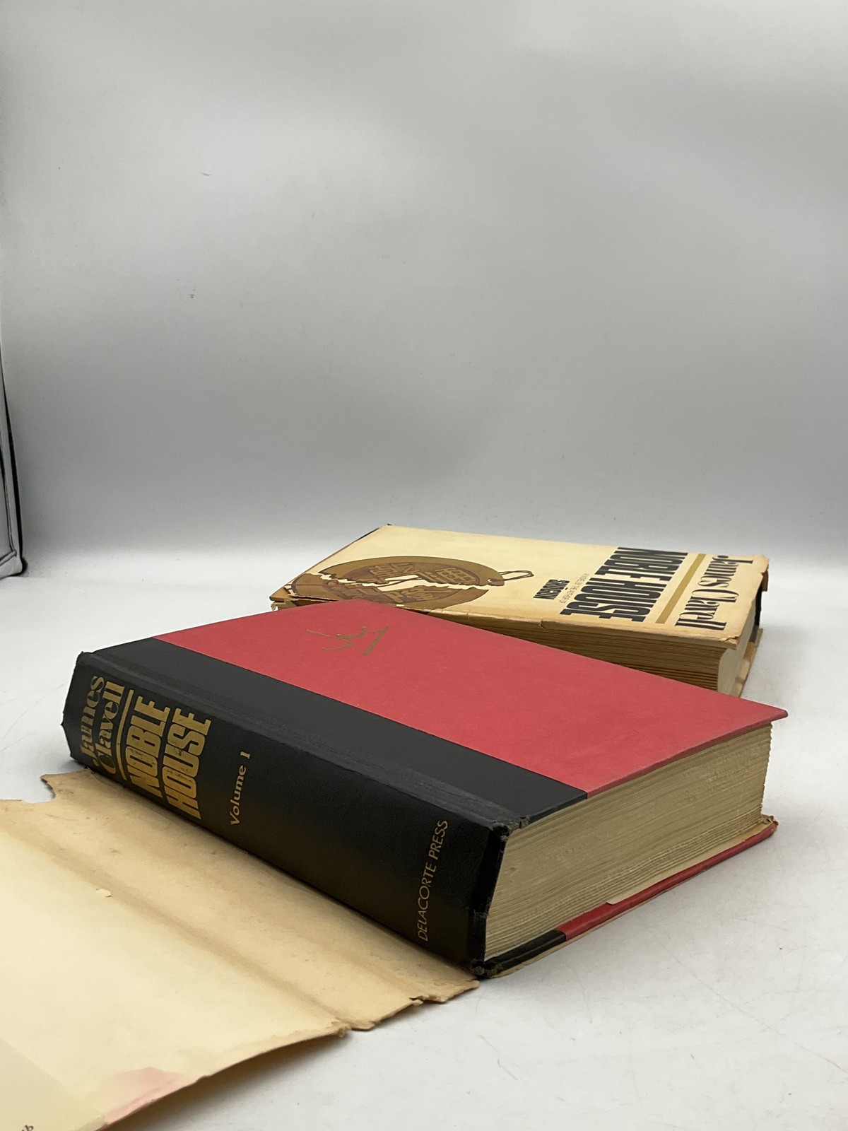 Noble House James Clavell 1981 Hardcover Delacorte Press Book Club Vols 1 & 2