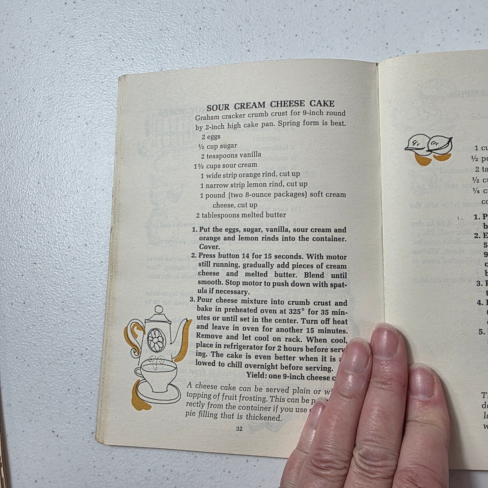 1969 Waring 14 Speed Blender Recipe Book “The Pleasure of Blending” 92 Pages