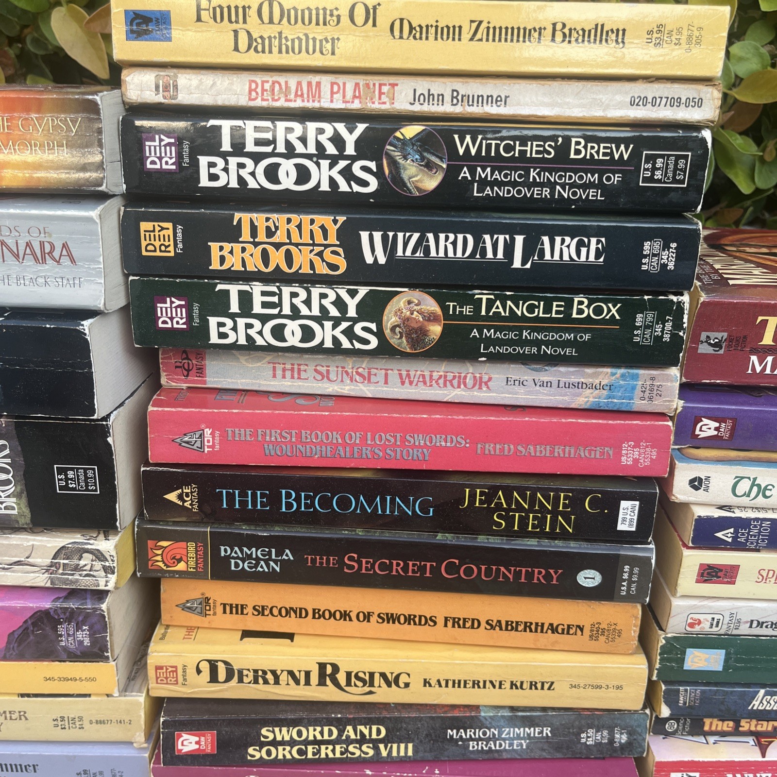 HUGE 122 BOOK LOT Vintage/Modern Mix Sci-Fi Fantasy Paperback Science Fiction
