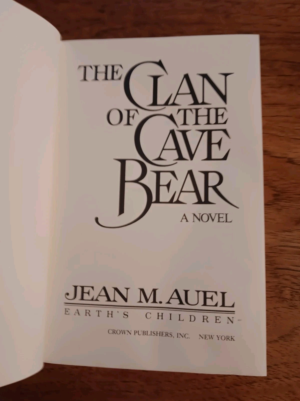 THE CLAN OF THE CAVE BEAR by Jean Auel 1980 Crown HCDJ 1st Edition 1st Printing