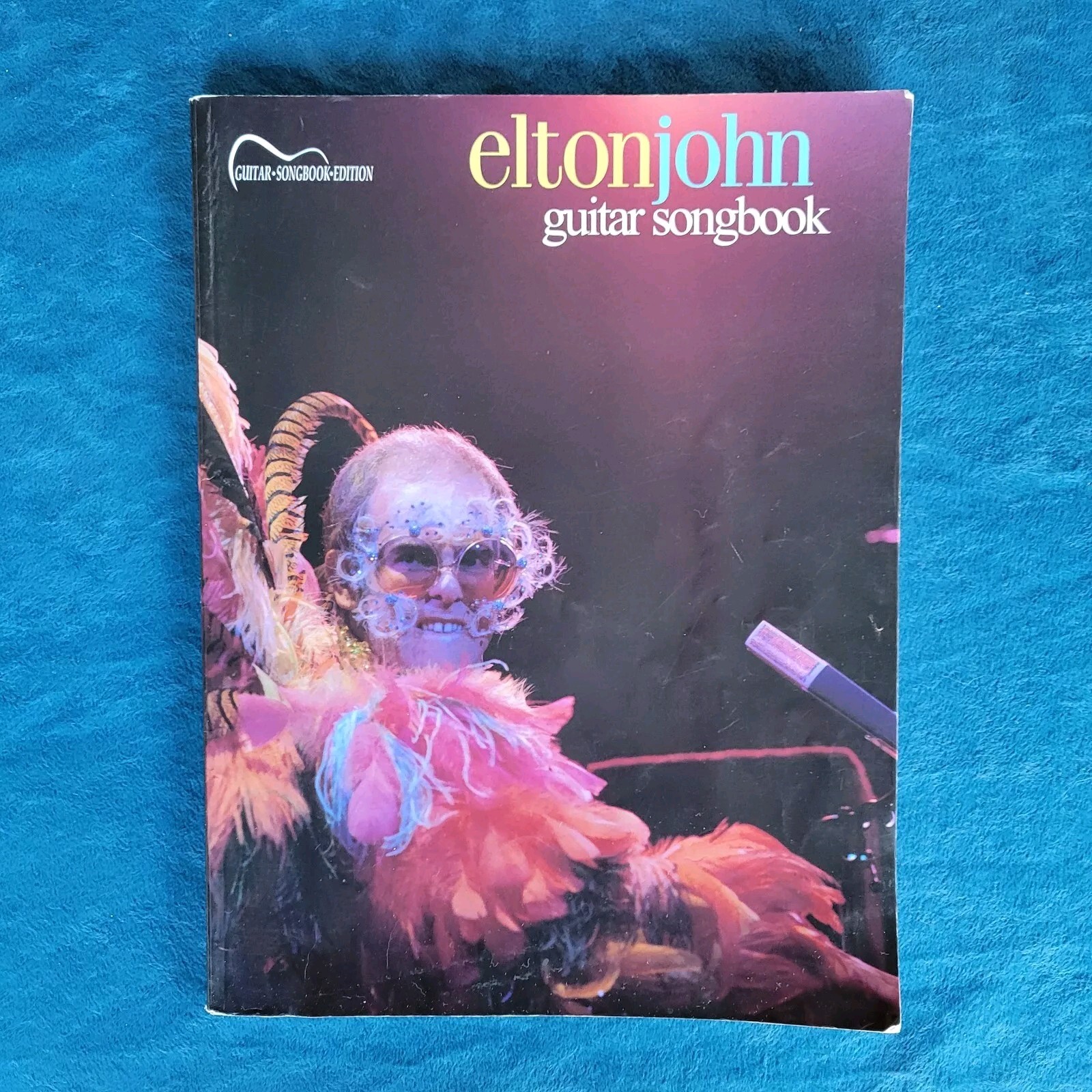 ELTON JOHN GUITAR SONGBOOK ; ISBN 0-7692-9651-3 ; 86 PAGES ; COPYRIGHT 2000
