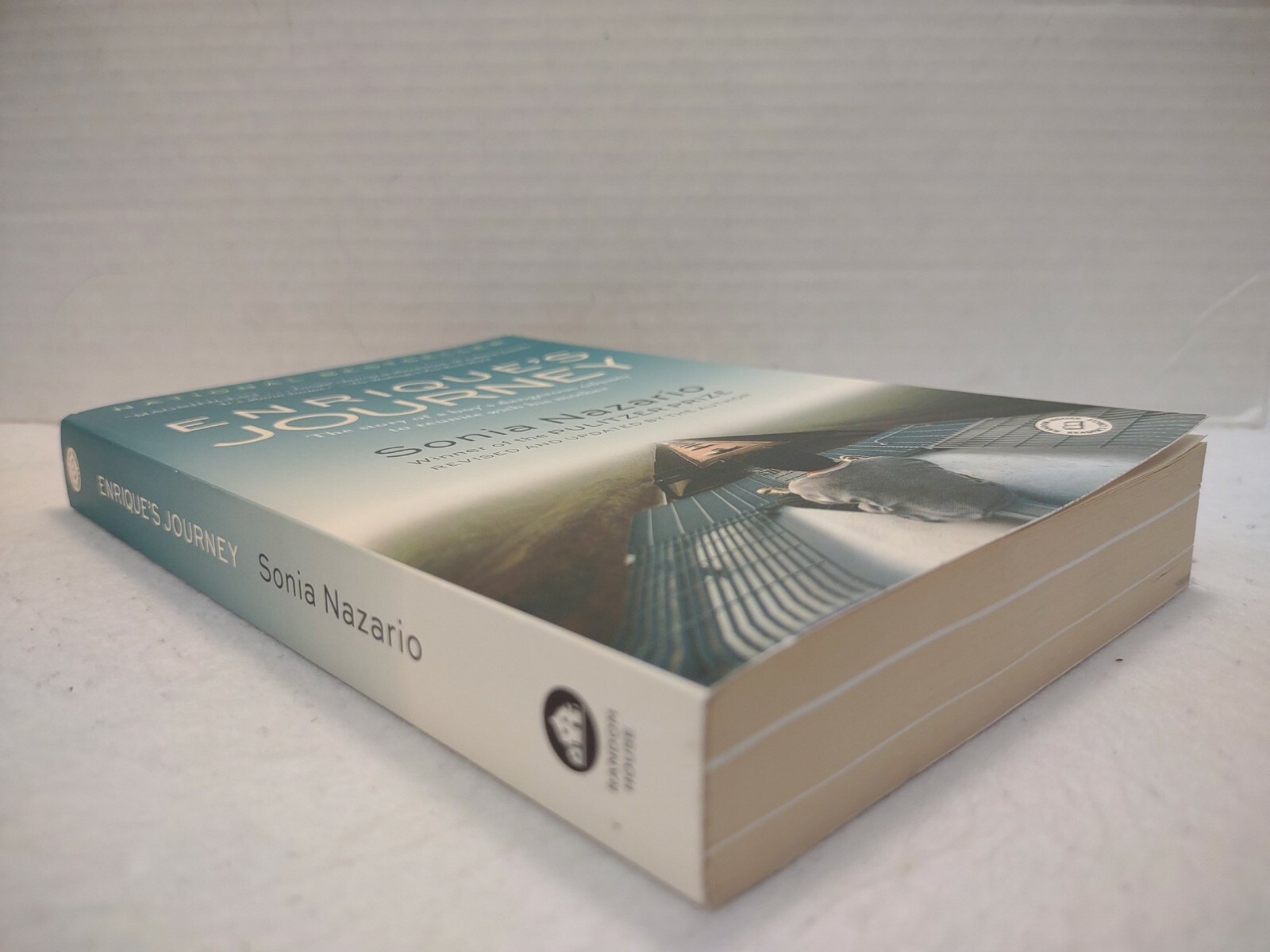 ENRIQUE’S JOURNEY by Sonia Nazario (2014, Pb) * SIGNED * FREE SHIPPING *