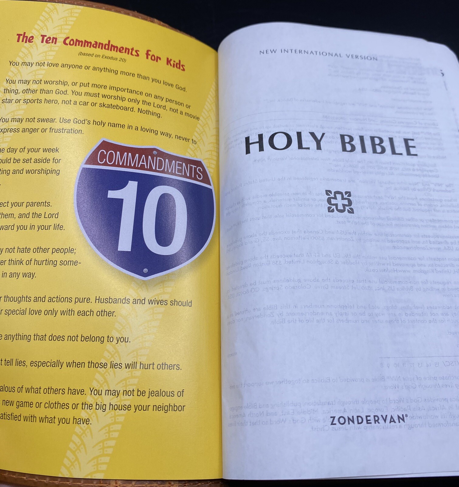 Zondervan NIV Kidz Bibles, Italian Duo-Tone Brown Leather, 2011, 6.5×4.5×1.25”