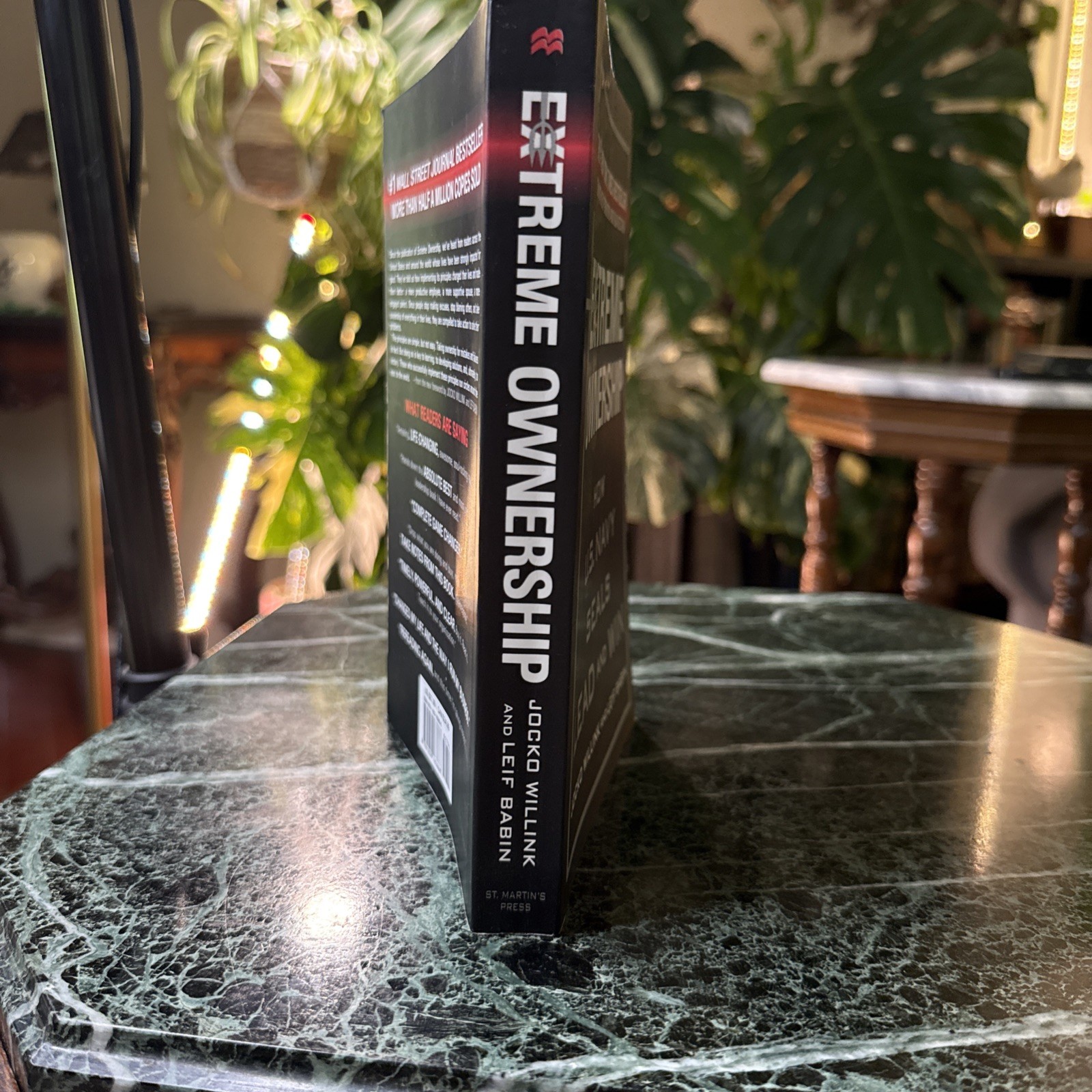Extreme Ownership How U.S. Navy SEALs Lead and Win Like New Book 2017