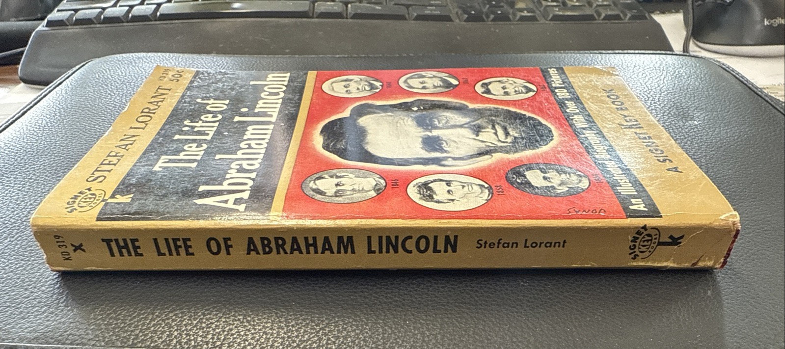THE LIFE OF ABRAHAM LINCOLN by Stefan Lorant 1955 Vintage Signet PAPERBACK BOOK