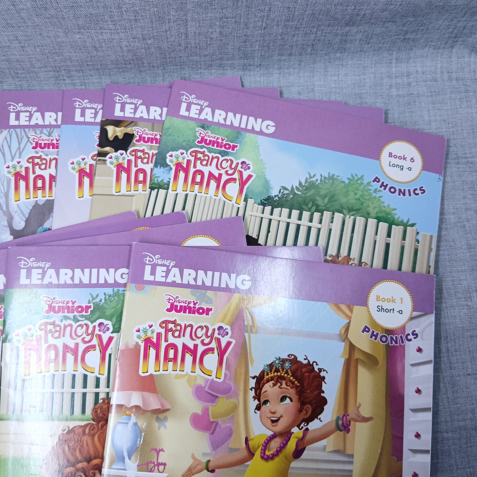 Fancy Nancy’s 12-Book Fantastic Phonics Fun! : Includes 12 Mini-Books