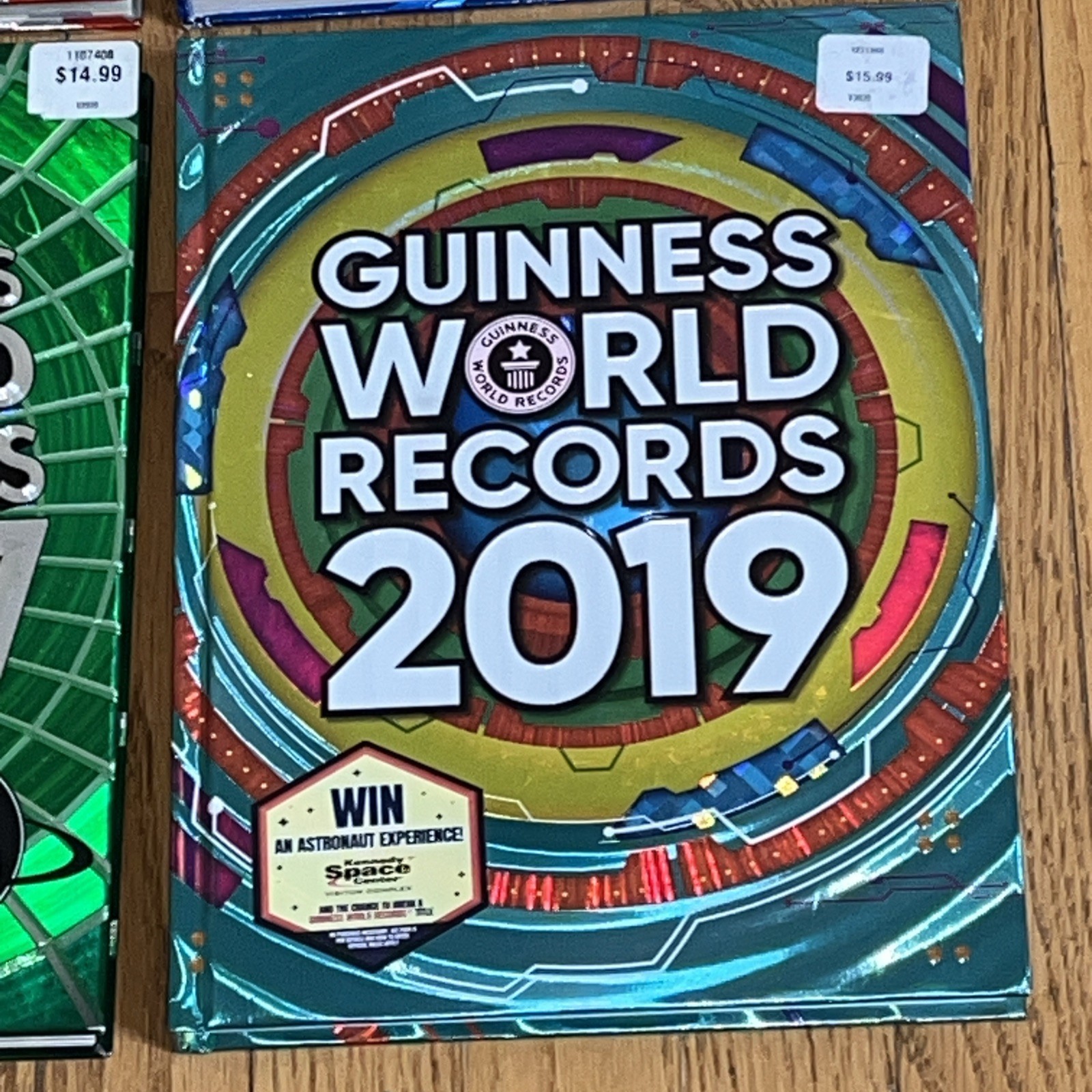 Guinness World Records Book Lot 2013 2014 2015 2016 2017 2019 & Ripleys PlsCDesc