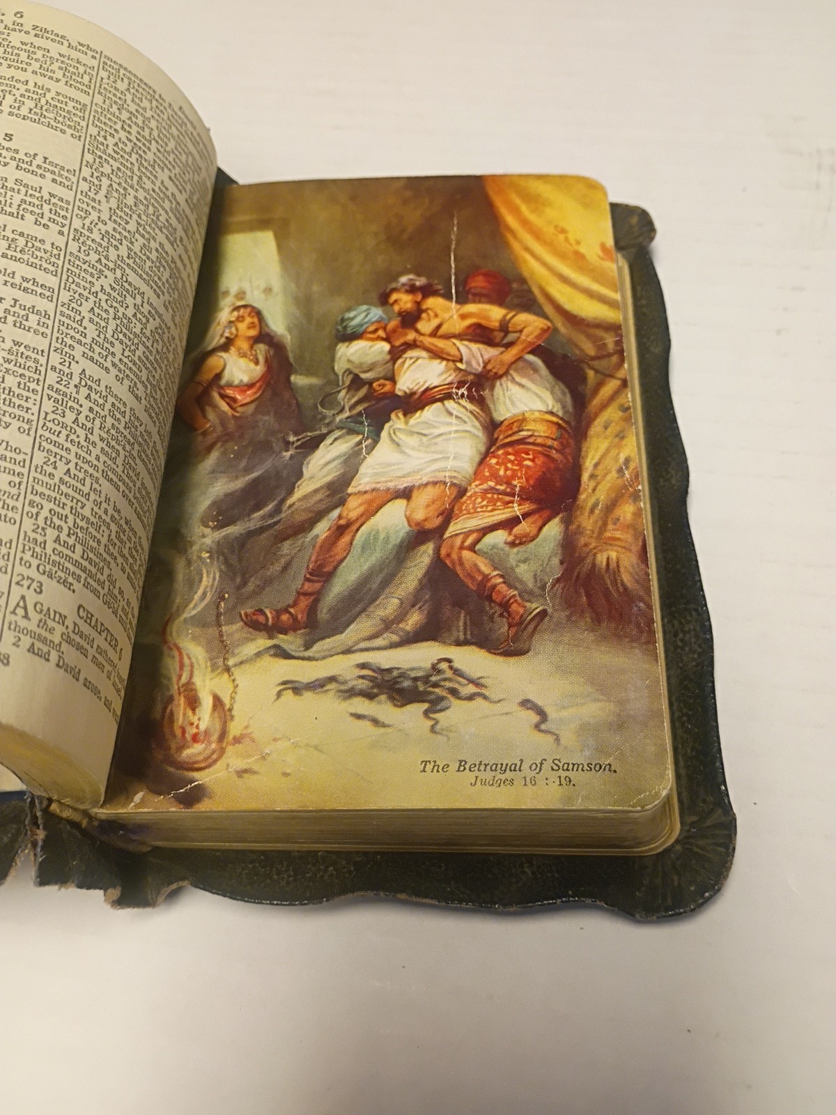 COLLINS Holy Bible- Illustrated -Vintage Black – Pocket Size