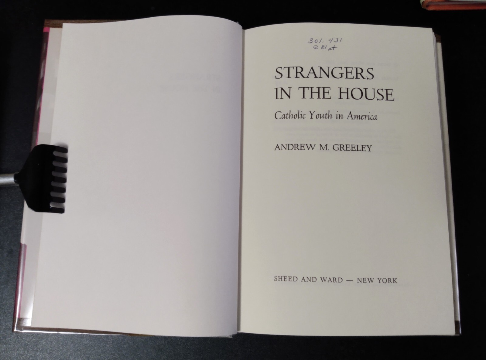 STRANGERS IN THE HOUSE – Andrew M. Greeley (hc/dj) 1961 Vintage Catholic