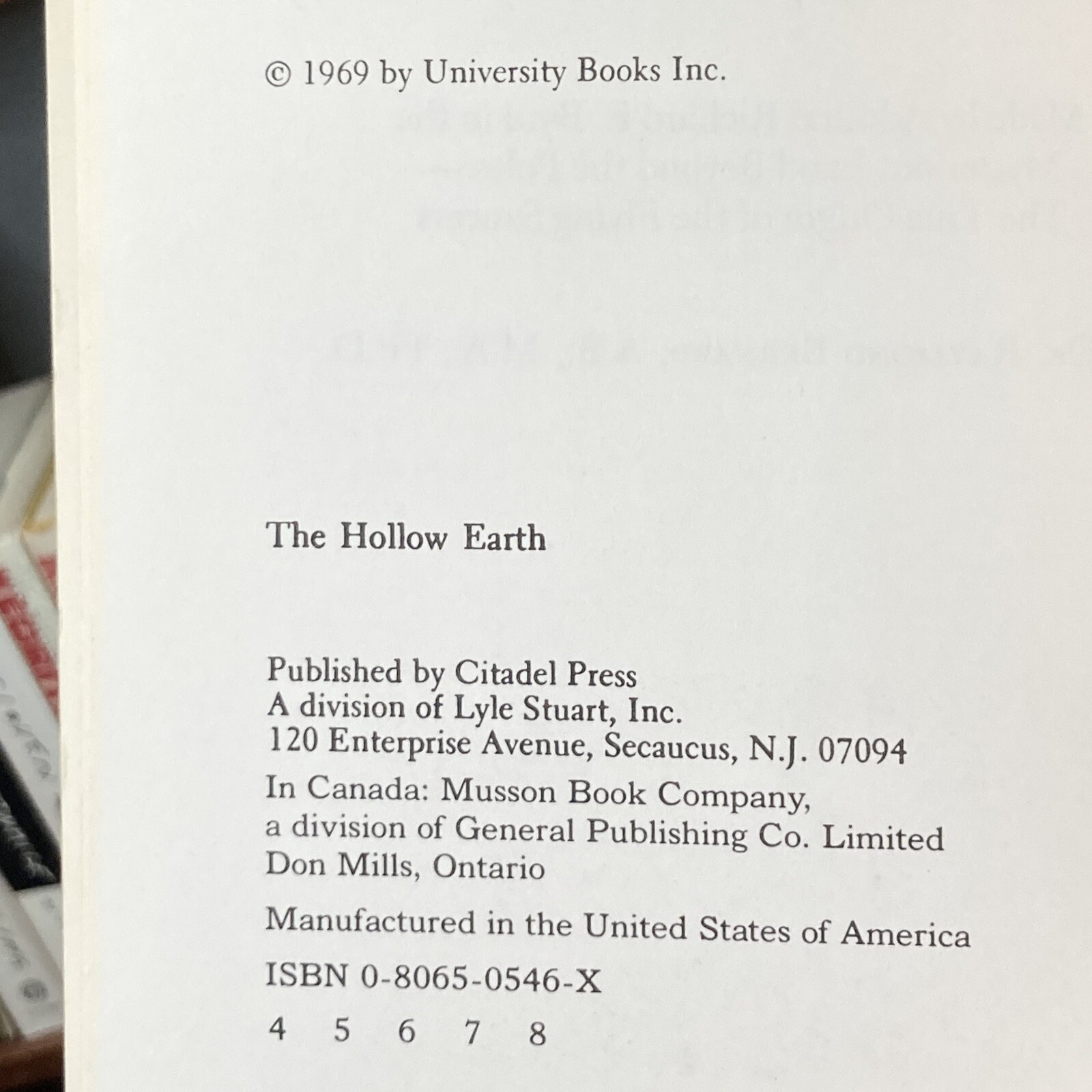 The Hollow Earth – Raymond Bernard (Citadel Press trade paperback)