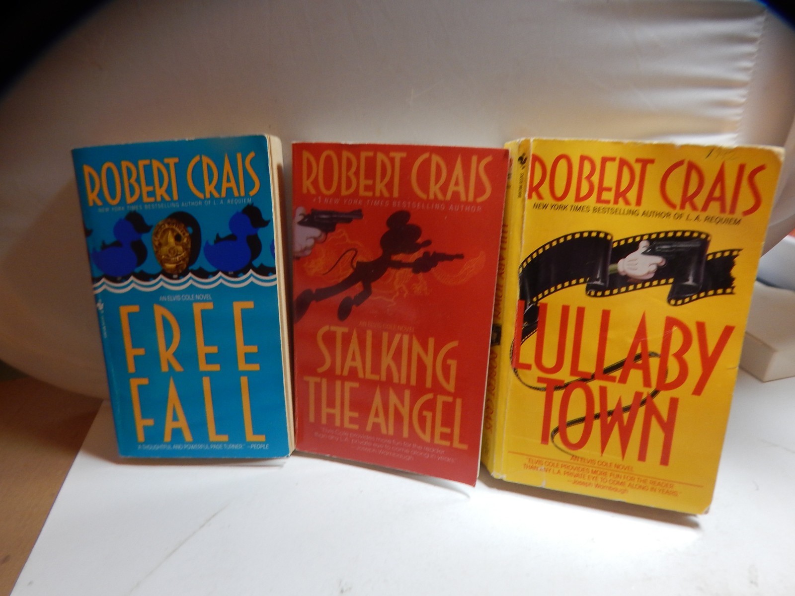LOT OF 11 ROBERT CRAIS ELVIS COLE / JOE PIKE& MISC SERIES BOOKS HC / SC