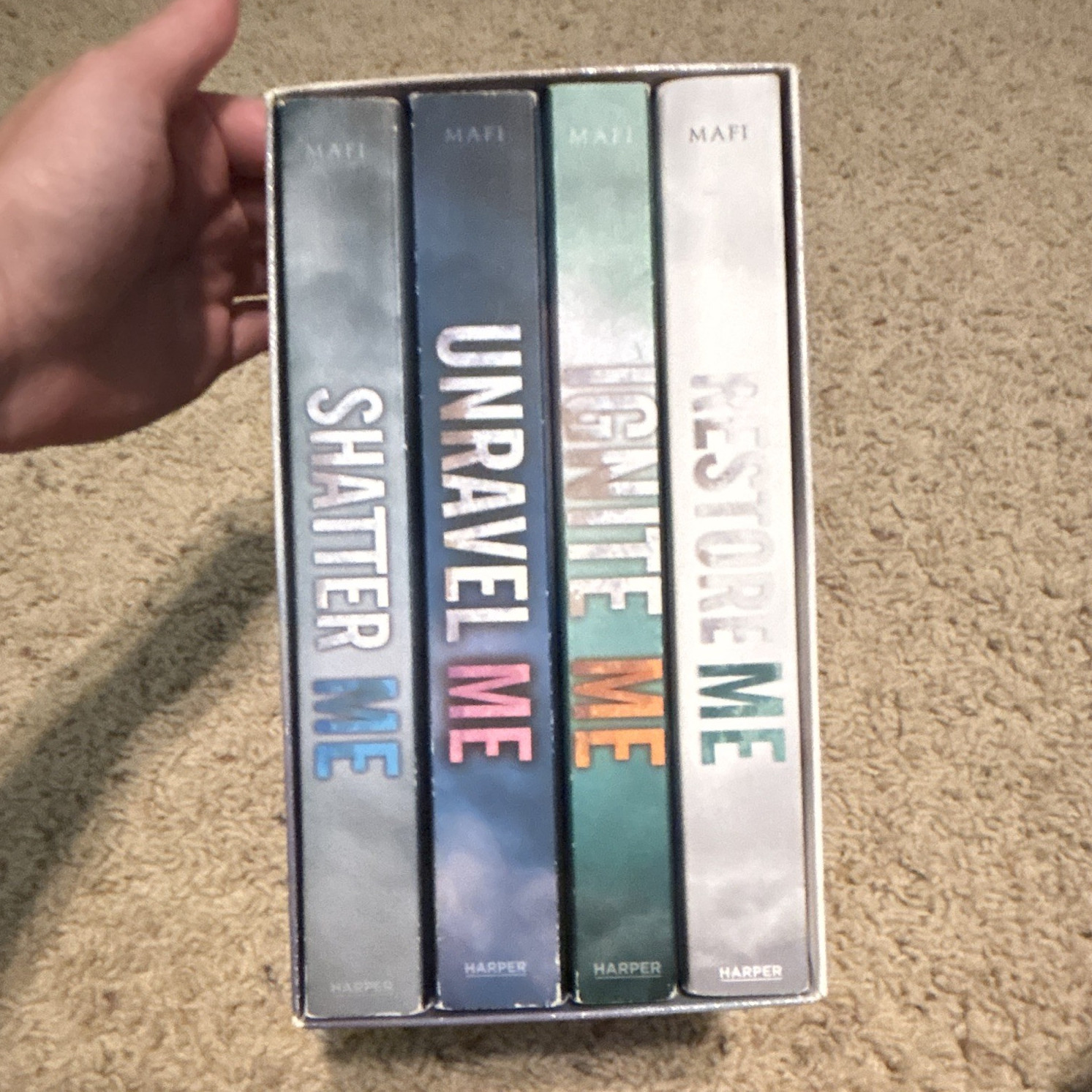 Tahereh Mafi Shatter Me Series 4-Book Box Set: Shatter/Unravel/Ignite/Restore