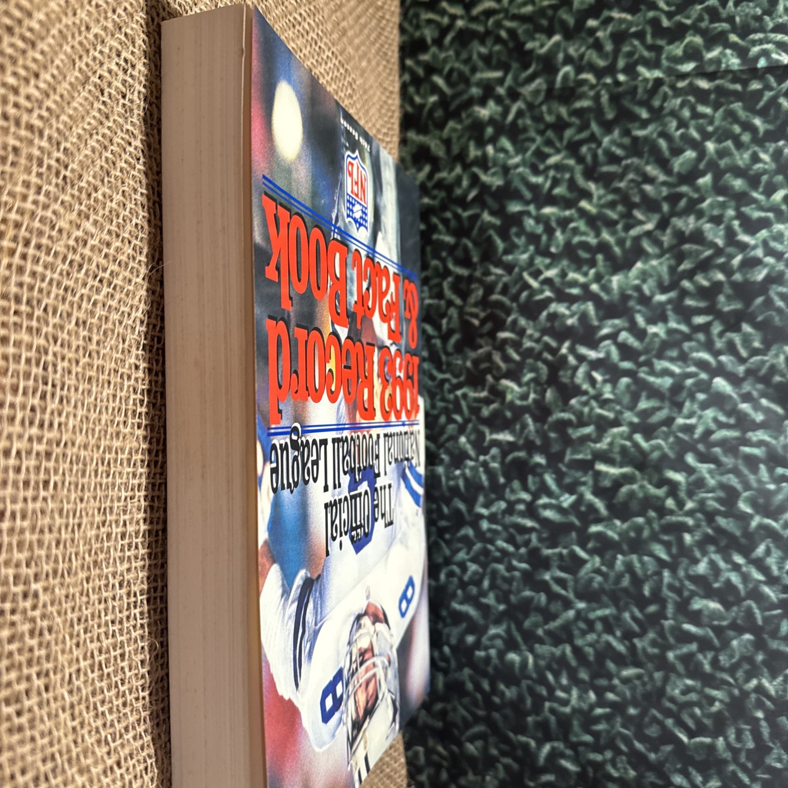 Official NFL 1993 Record and Fact Book (NFL Record Fact Book) – Great!