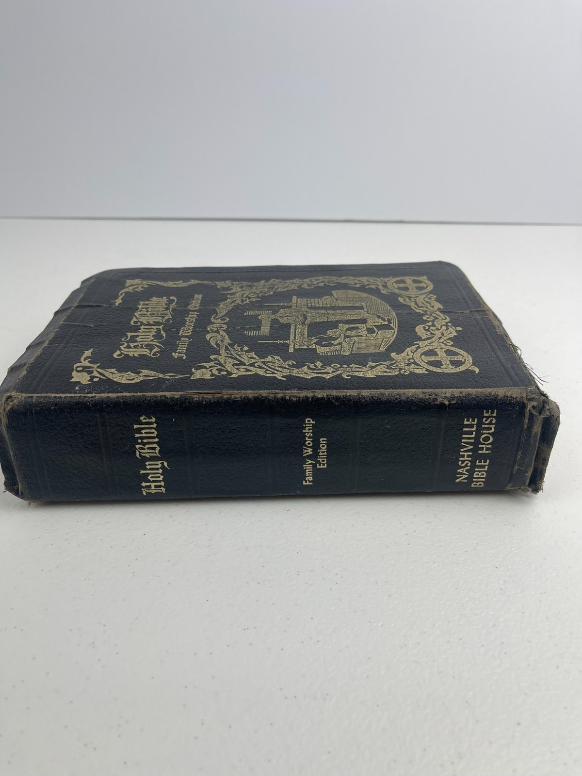 Holy Bible KJV Family Worship Edition Nashville Bible House Illustrated Vtg 1962