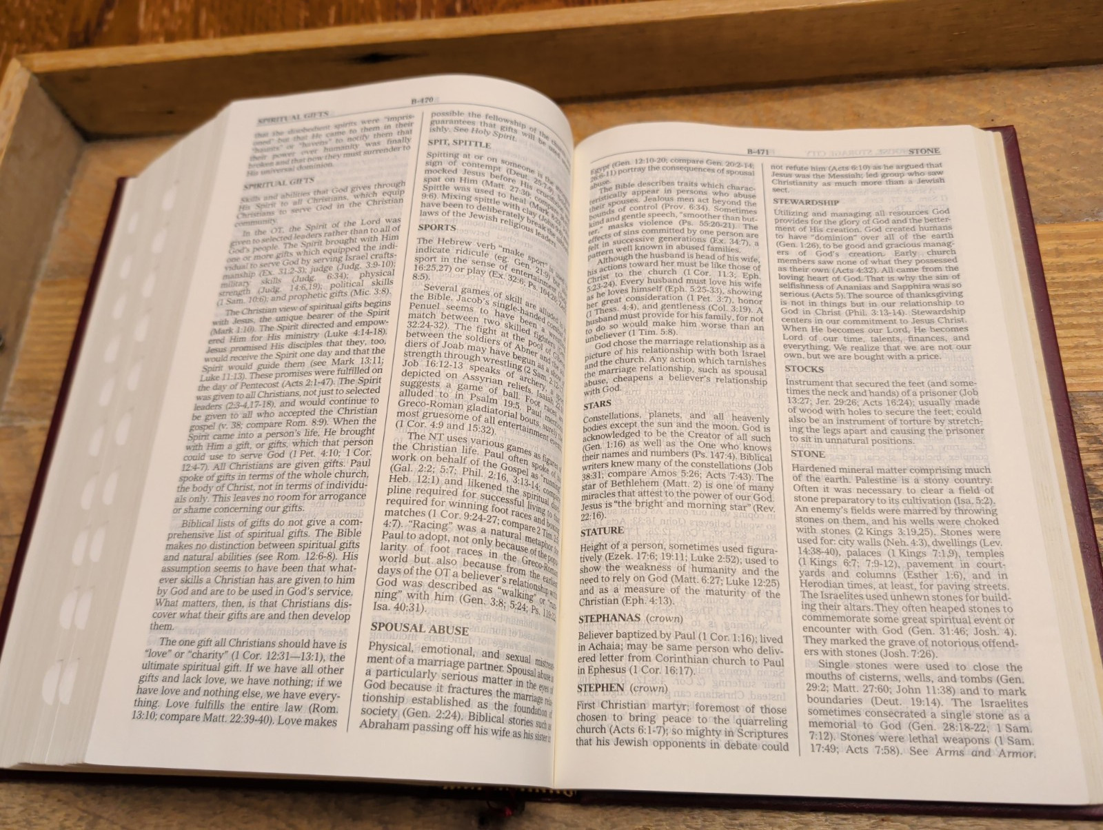 VG! KJV Master Study Bible Burgundy Padded HC Thumb Indexed 1k pages Study Helps