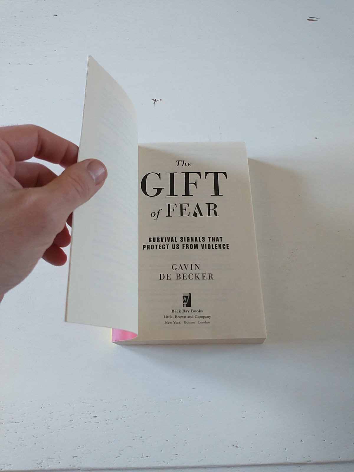 Gift of Fear : Survival Signals That Protect Us from Violence by Gavin de Becker