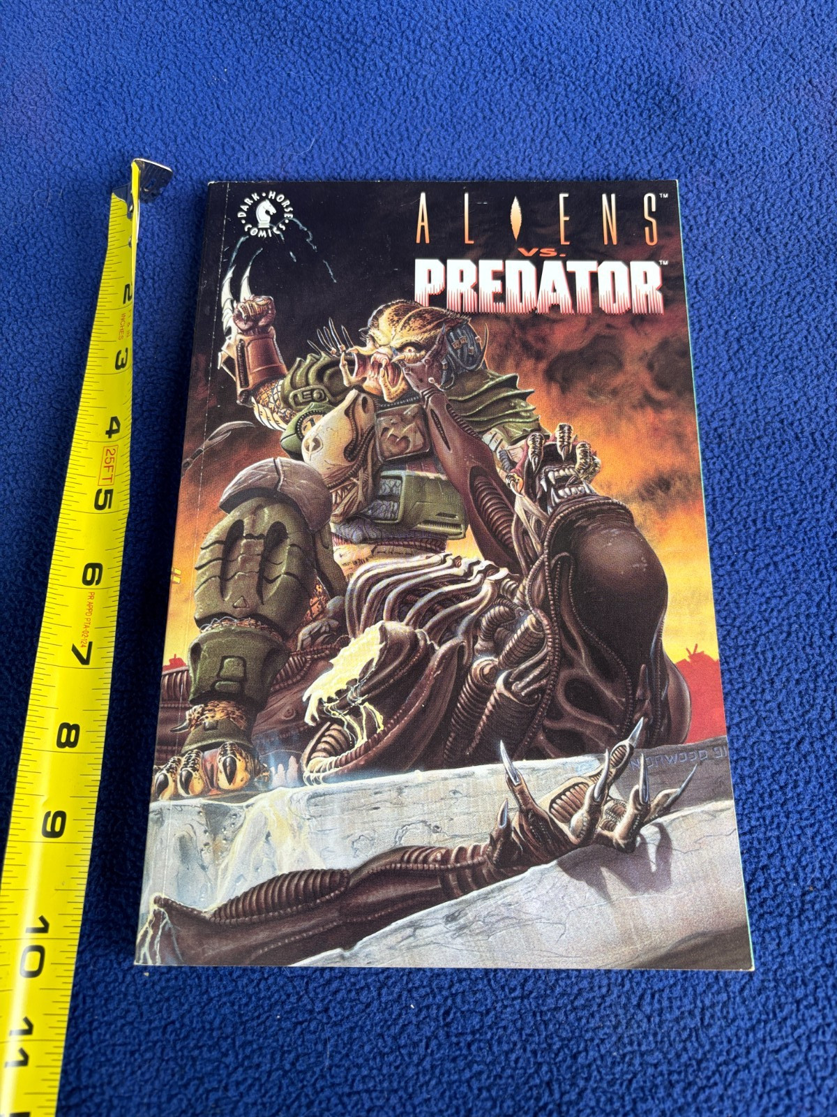 DARK HORSE comic book ALIENS VS. PREDATOR second printing NEAR MINT