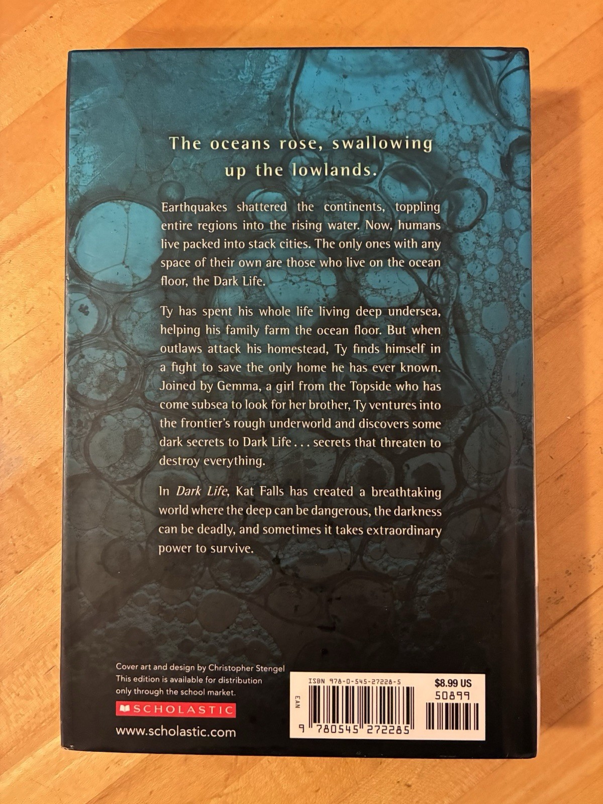 Dark Life by Kat Falls 2010 Scholastic Press New York Hardcover Book