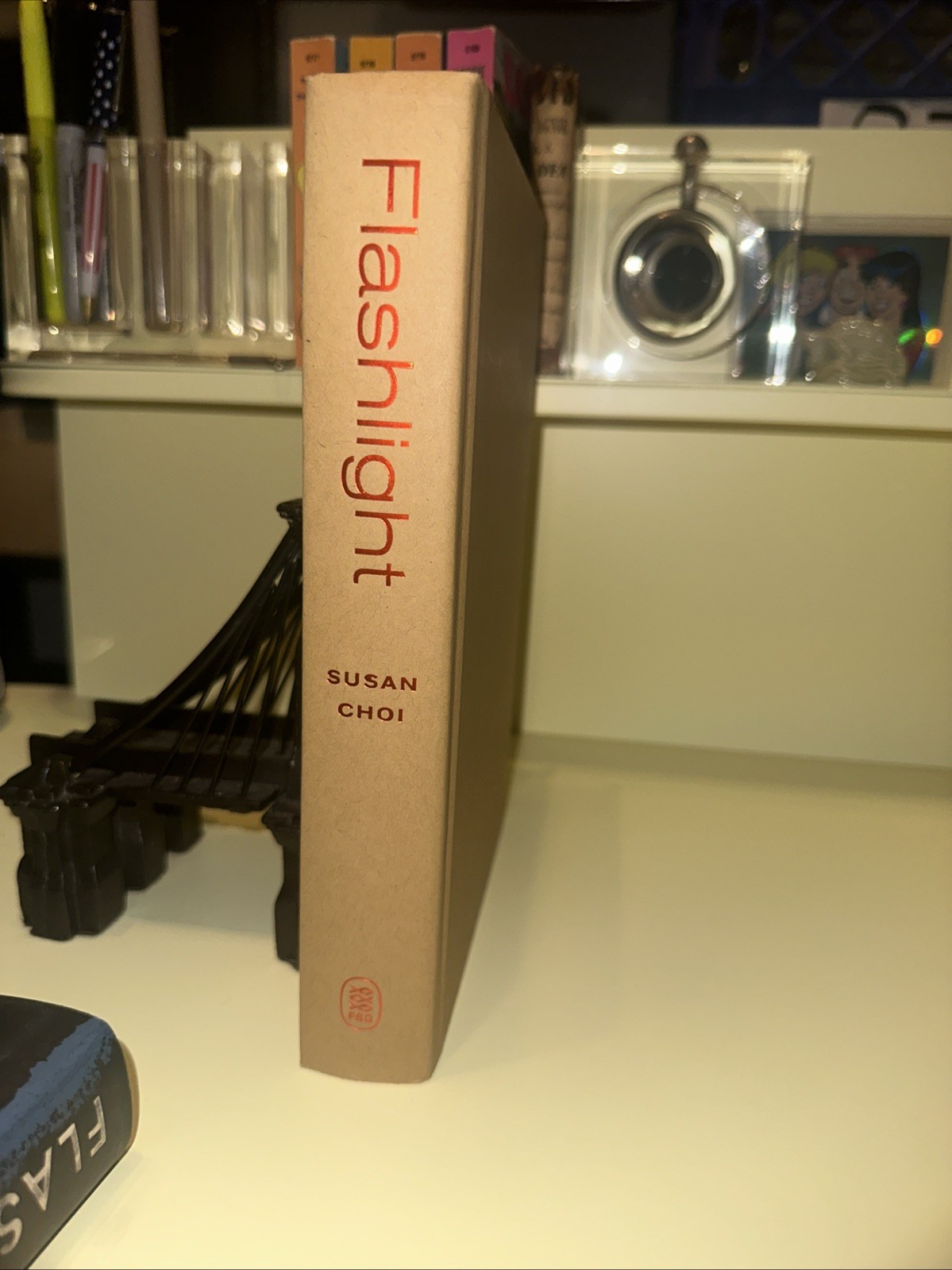 2025 FIRST EDITION FLASHLIGHT SIGNED BY SUSAN CHOI HC COLLECTIBLE BOOK JJ