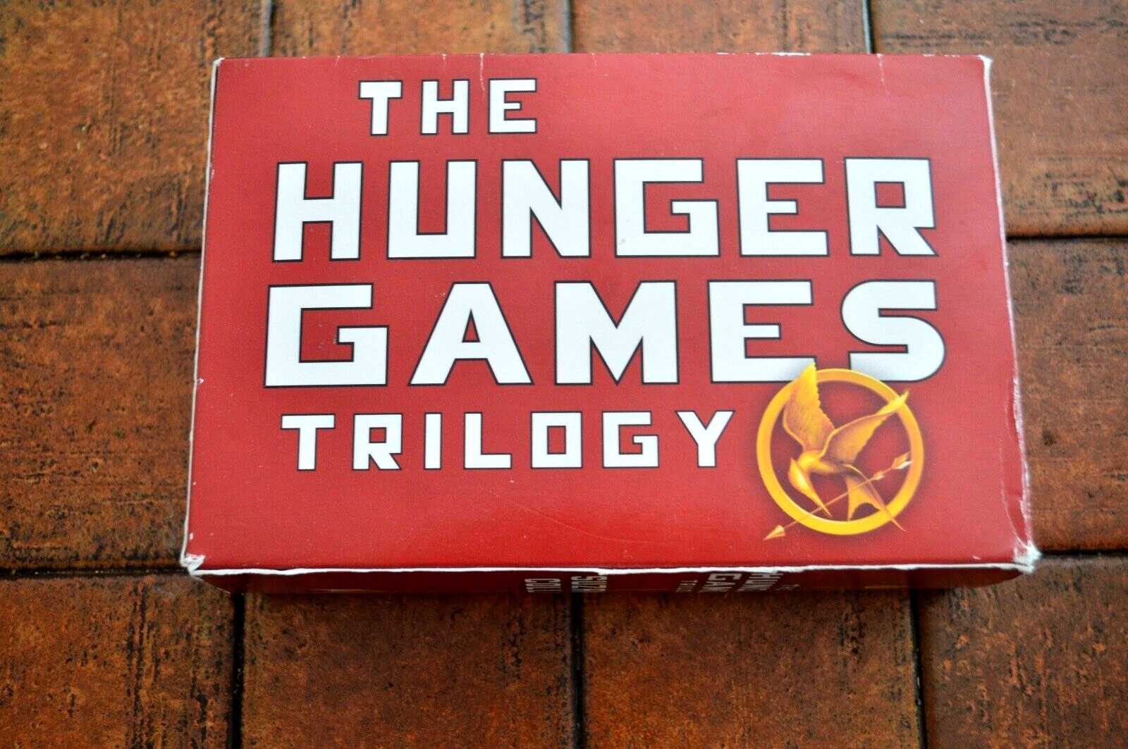 THE HUNGER GAMES TRILOGY BOX SET BY SUZANNE COLLINS EXCELLENT CONDITION