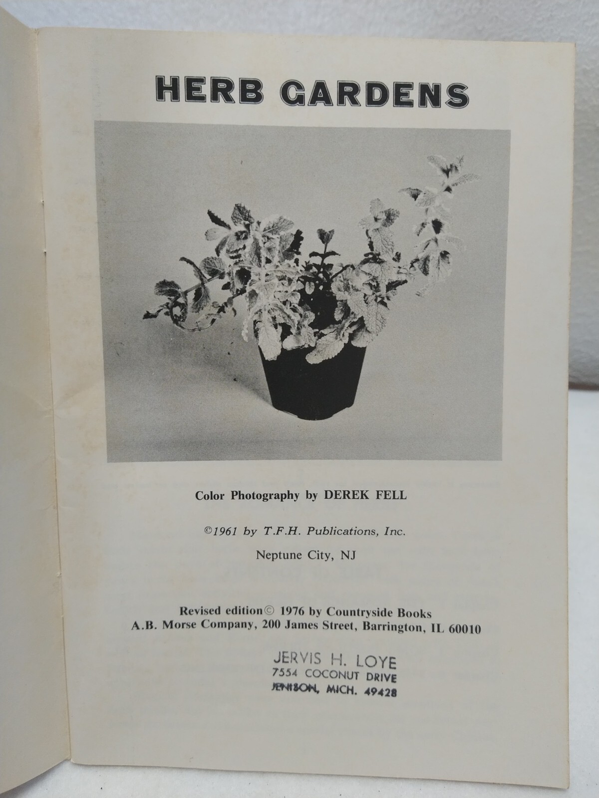 Herb Gardening Countryside Books 1976 Booklet