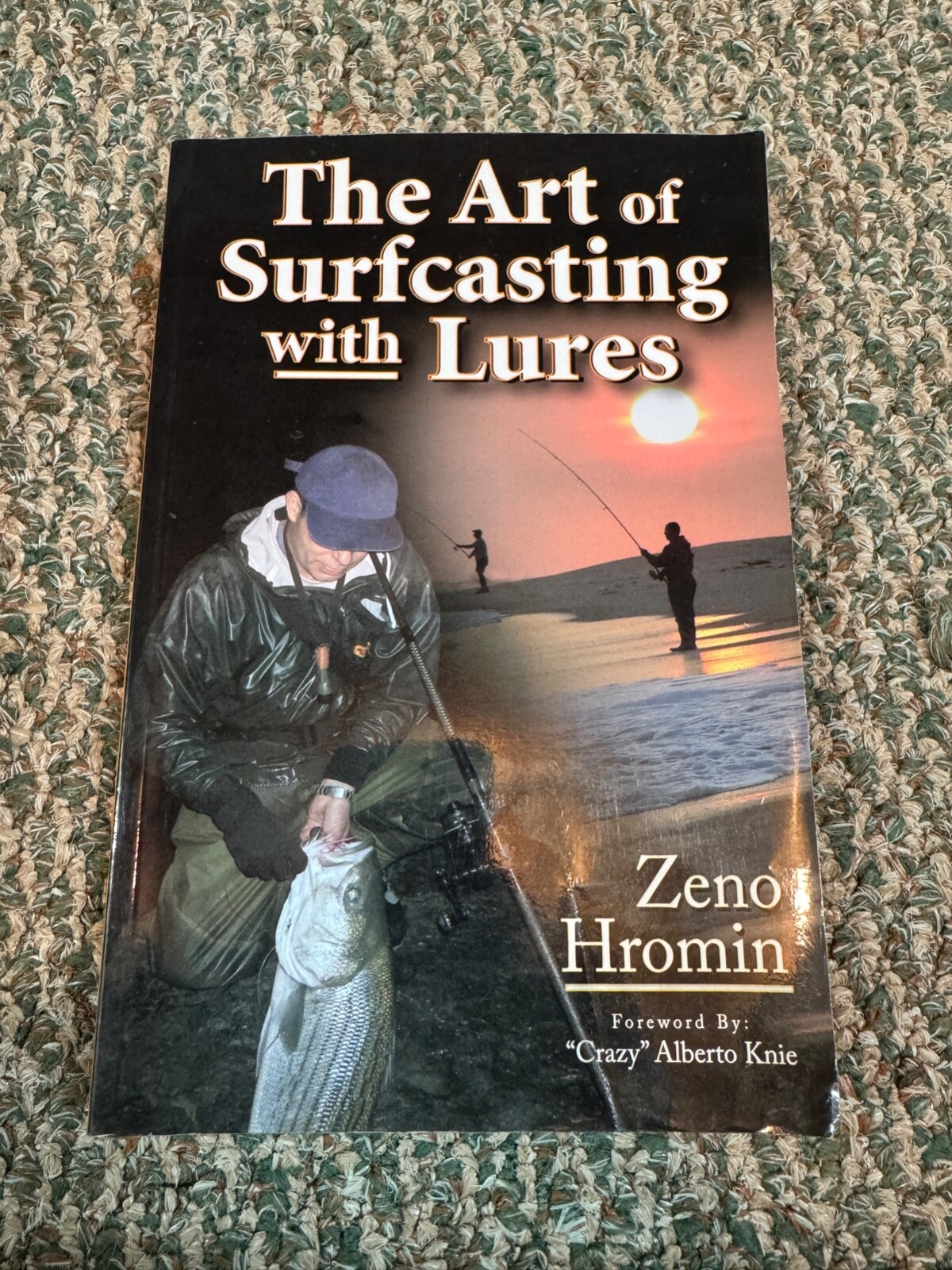 SIGNED by Zeno Hromin – ART OF SURFCASTING WITH LURES – RARE