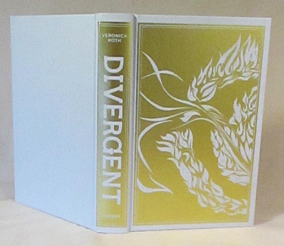 SIGNED Divergent Deluxe Special Edition by Veronica Roth NEW