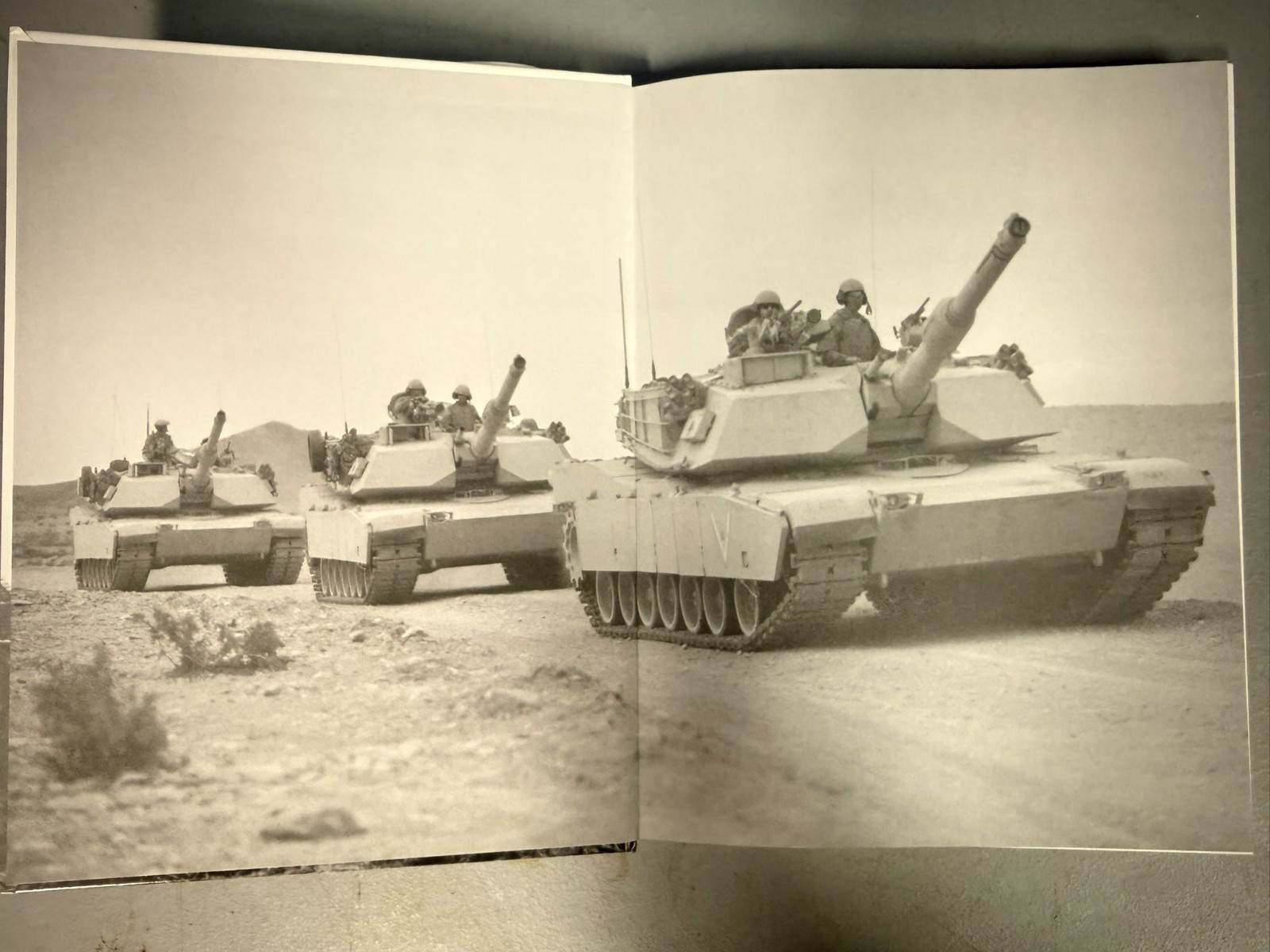 Tanks : Compared & Contrasted From WW 1 to Present Day by Martin J. Dougherty