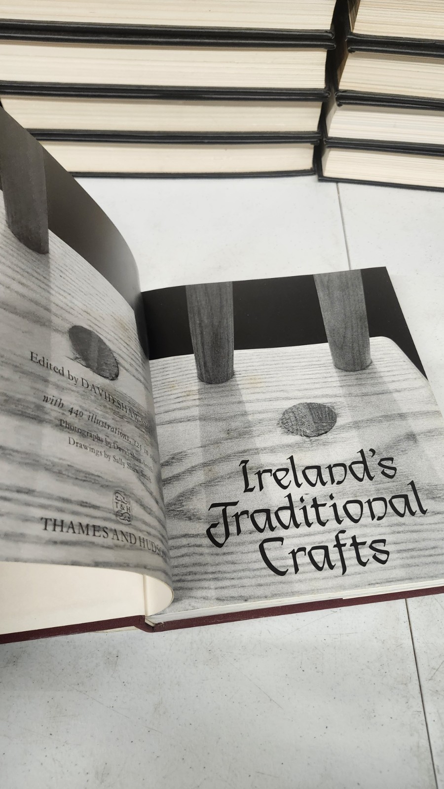 Ireland’s Traditional Crafts,David Shaw-Smith HCDJ VG Condition