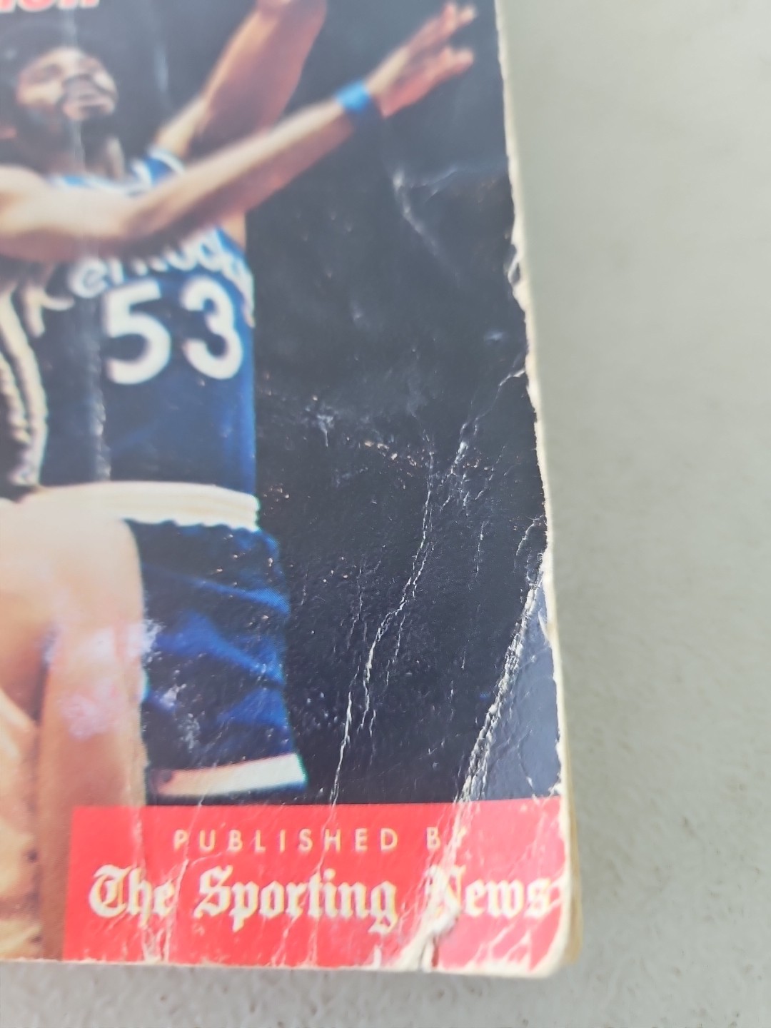 1972-73 ABA OFFICIAL SPORTING NEWS BASKETBALL GUIDE ARTIS GILMORE COVER