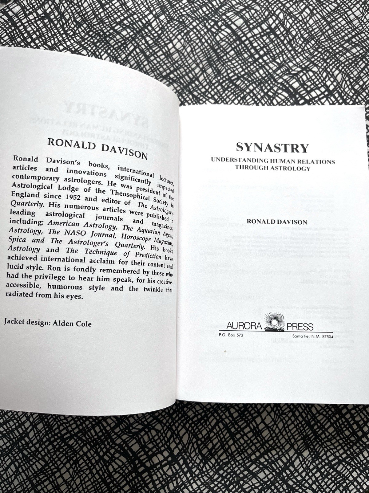 SYNASTRY: UNDERSTANDING HUMAN RELATIONS THROUGH ASTROLOGY ~ DAVISON New Age VGPB