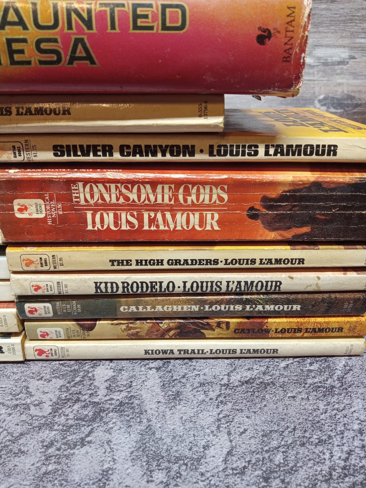 Lot of 15 And 1 Hardcover – Louis L’Amour – Mass paperbacks