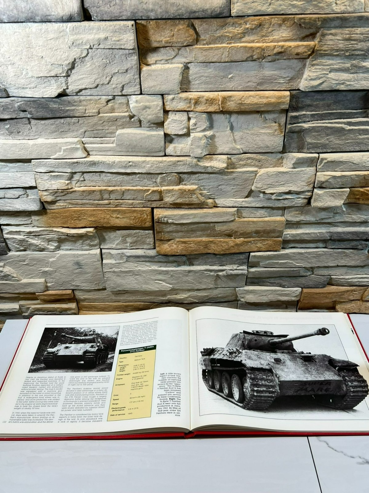 The Illustrated History of Tanks by Andy Lightbody and Joe Poyer 1989 HCDJ
