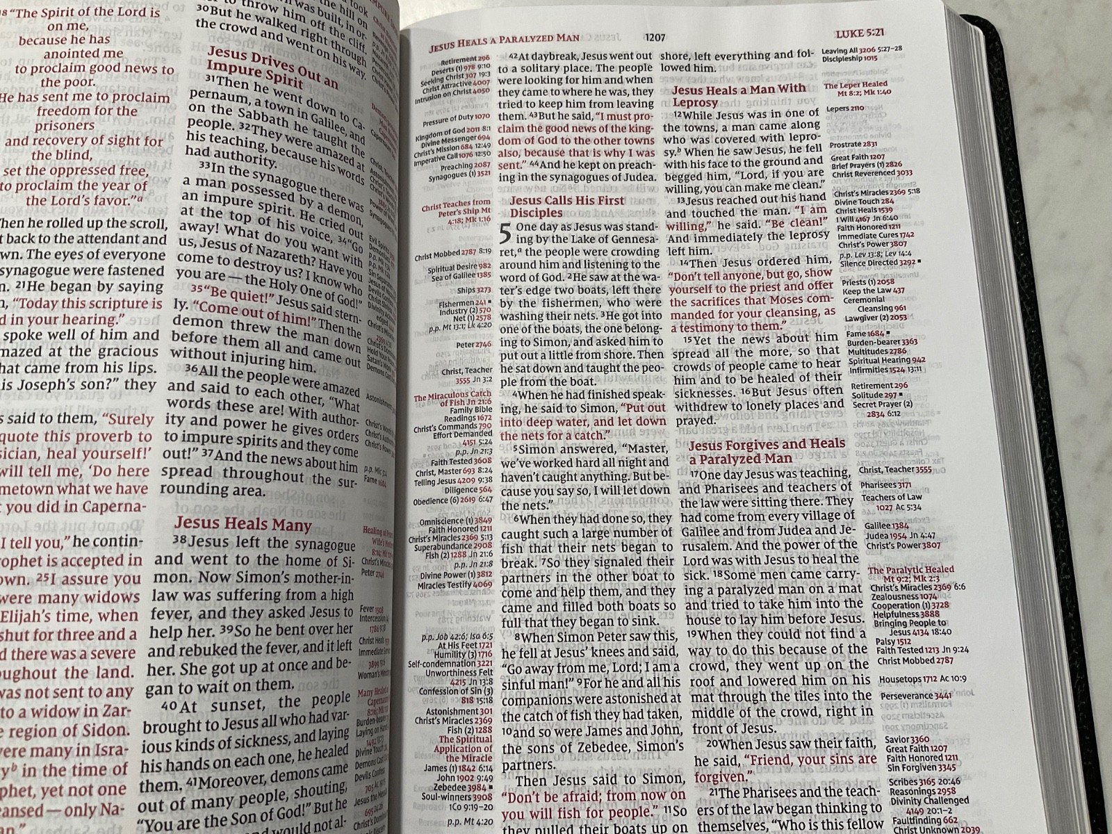 NIV Thompson Chain Reference Bible 2022 Large Print Black Bonded Leather