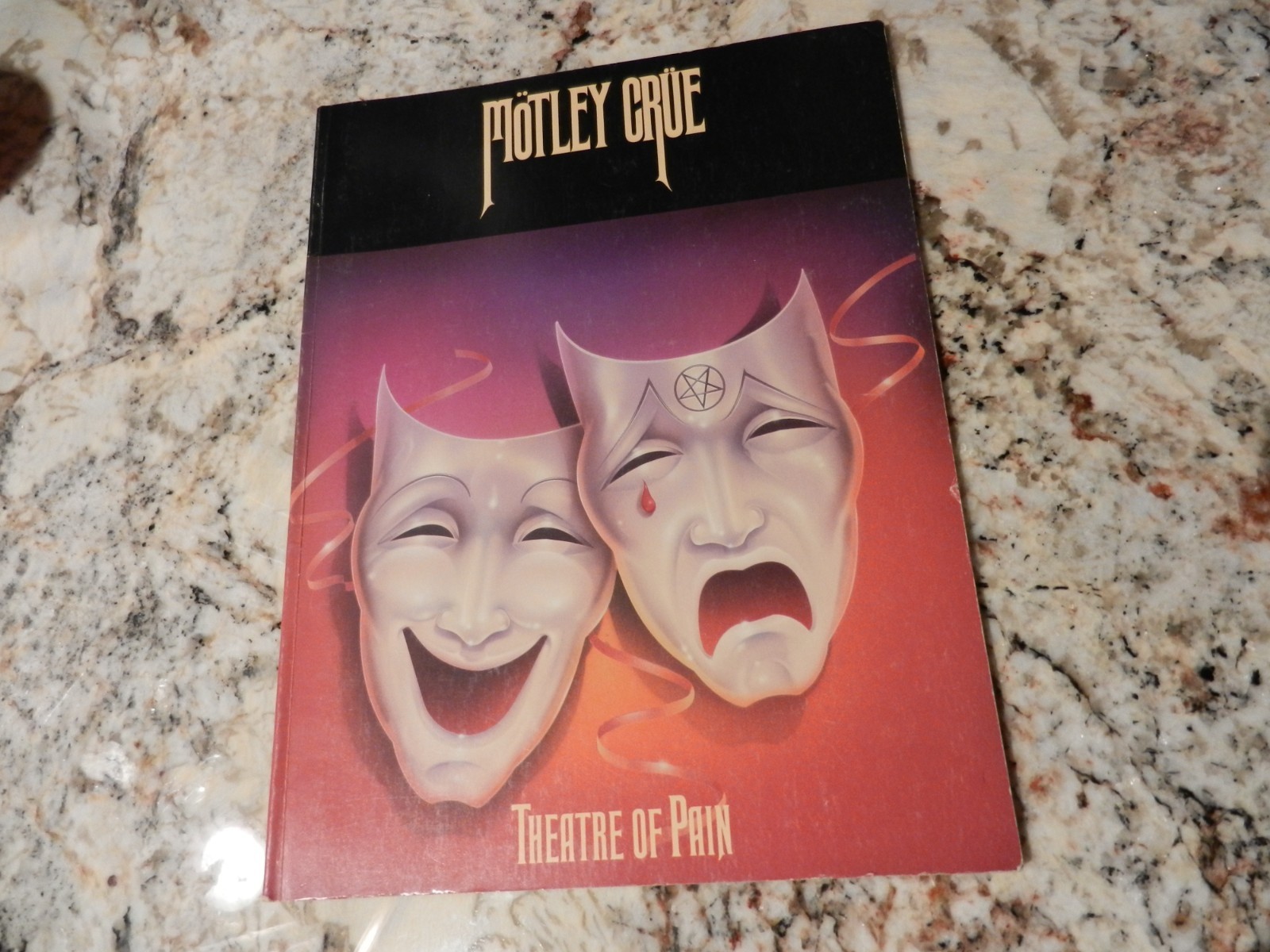 MOTLEY CRUE 1985 Theatre of Pain SONGBOOK Nikki Sixx Mick Mars Tommy Lee METAL