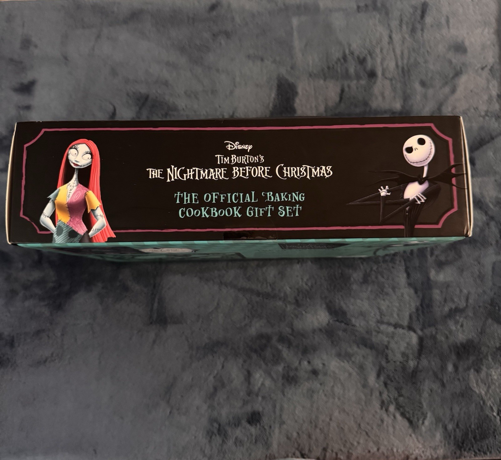 Tim Burton’s The Nightmare Before Christmas: The Official Cookbook Gift Set
