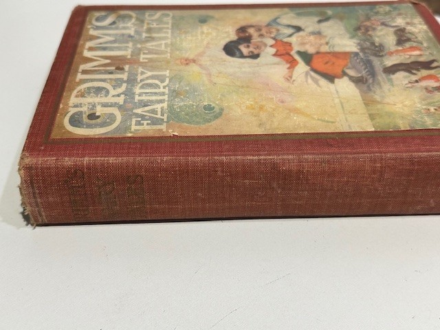 ANTIQUE GRIMM’S FAIRY TALES Copyright 1924 Hardcover Vintage with 21 Tales S16